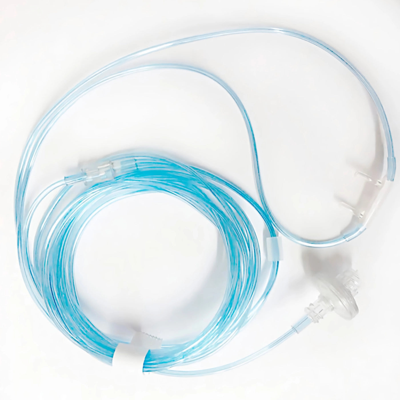 Cánula Nasal Pro-Flow mostrando resistencia a la torsión - materiales duraderos y de alta calidad.