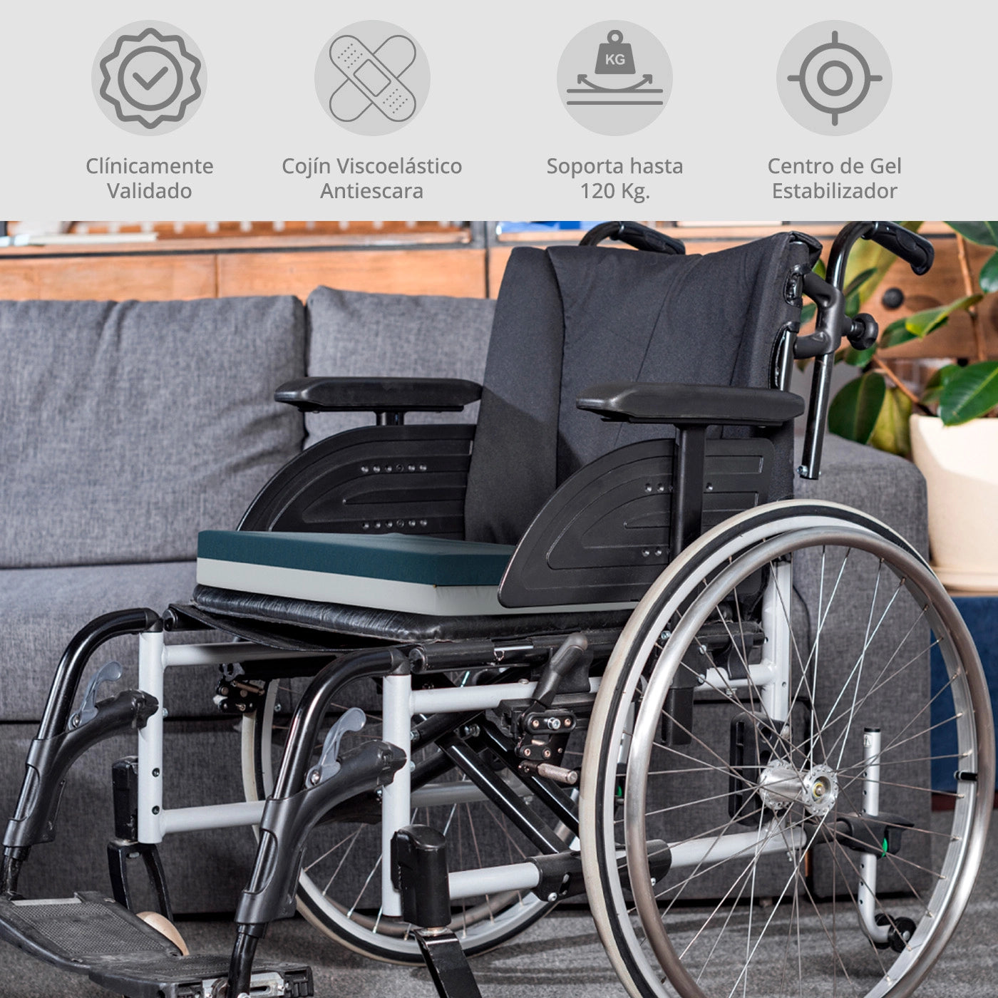 Foto del cojín antiescaras Theramed TM360 con su funda impermeable y base antideslizante, en silla de rueda,  ideal para prevenir úlceras.