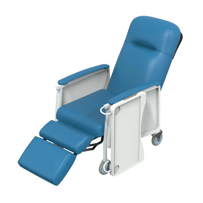 Sillón TheraSenior con reposapiés levantado, mejorando la circulación.